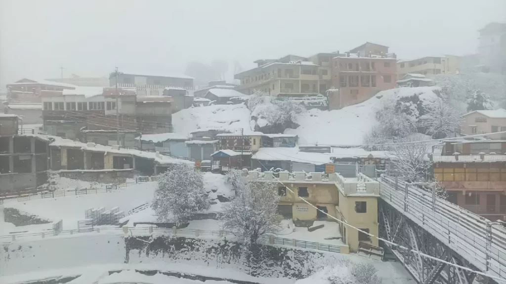 Badrinath area covered in heavy winter snow — accessible only from May to November