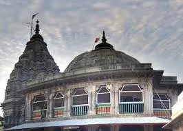Vishnupad Temple at dusk — the sacred ghat and the Phalgu River, Gaya