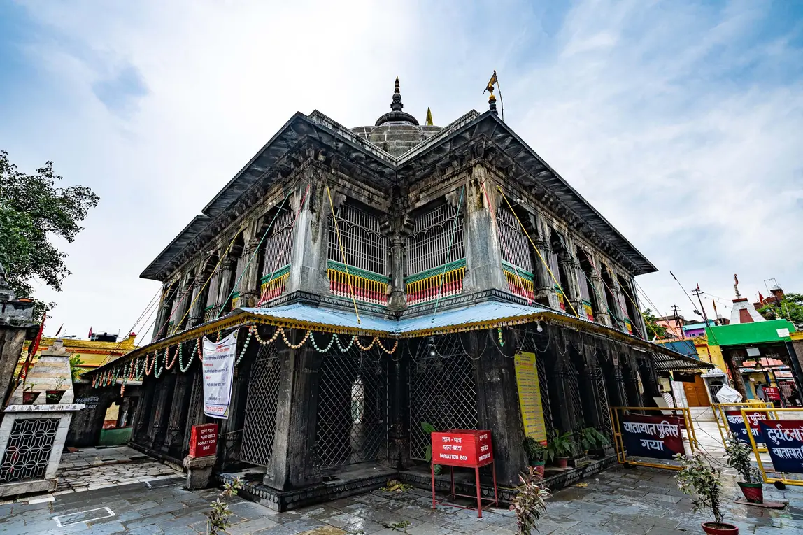 The sacred entrance of Vishnupad Temple — devotees approaching for darshan