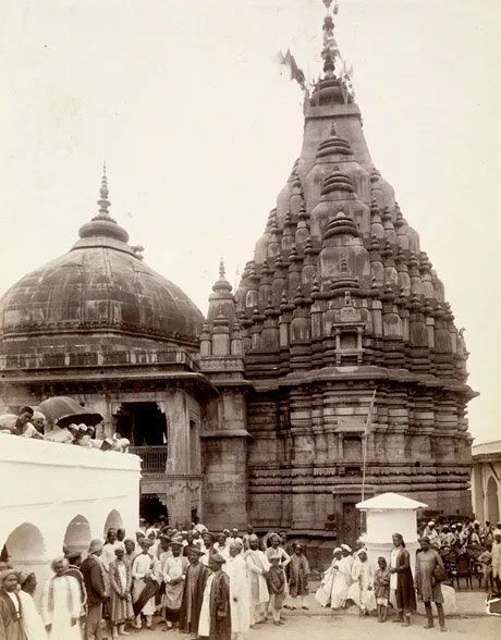 Devotees performing ancestral rites at the Phalgu River ghat, Gaya